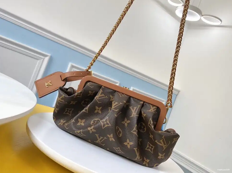 LOUIS EW BOURSICOT VUITTON 0321