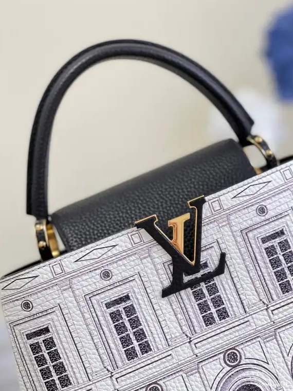VUITTON LOUIS MM CAPUCINES 0317