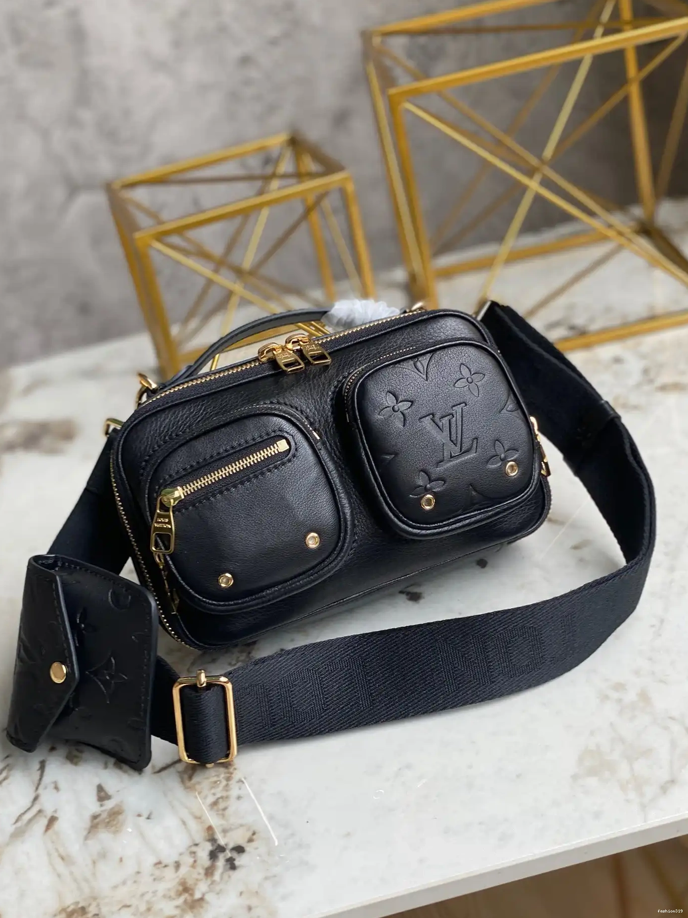 UTILITY LOUIS VUITTON CROSSBODY 0320