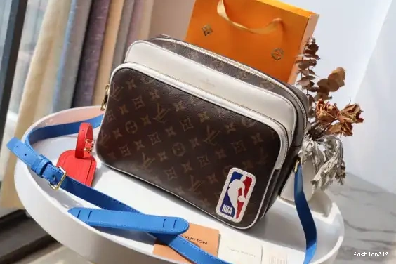 LOUIS MESSENGER VUITTON LVXNBA NIL 0319