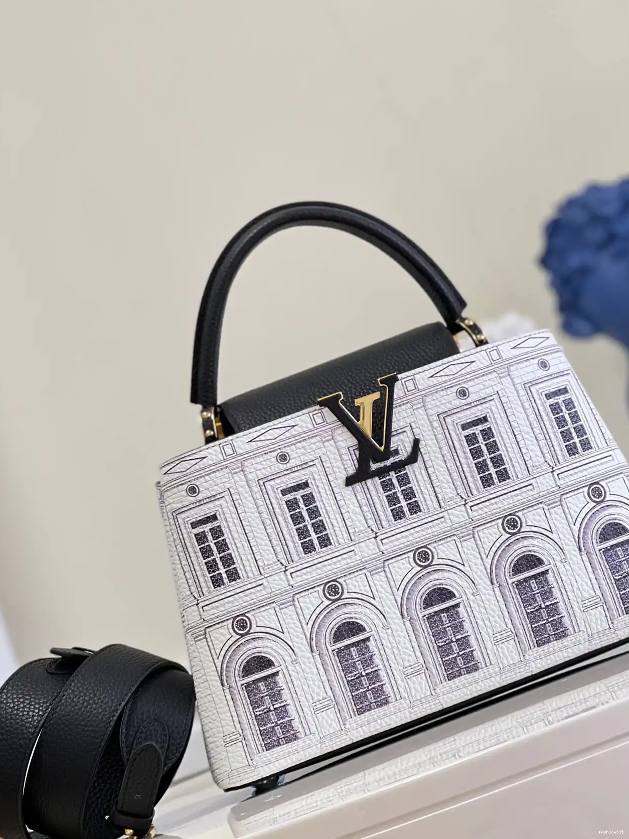 VUITTON LOUIS MM CAPUCINES 0317