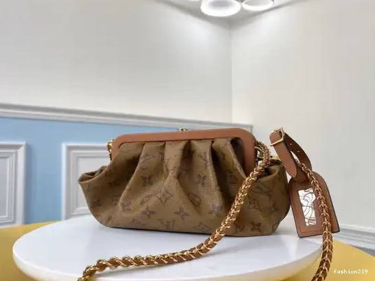 LOUIS EW BOURSICOT VUITTON 0321