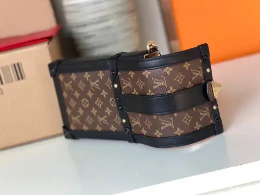 POCHETTE VERTICAL TRUNK VUITTON LOUIS 0316