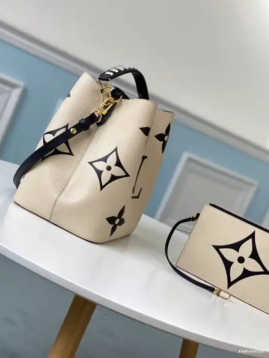 LOUIS VUITTON NÉONOÉ 0318
