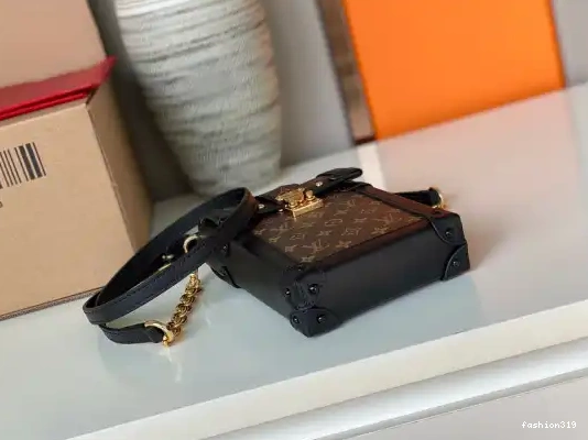 POCHETTE VERTICAL TRUNK VUITTON LOUIS 0316