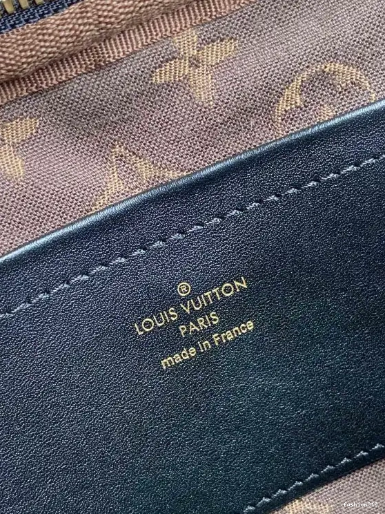 UTILITY LOUIS VUITTON CROSSBODY 0320