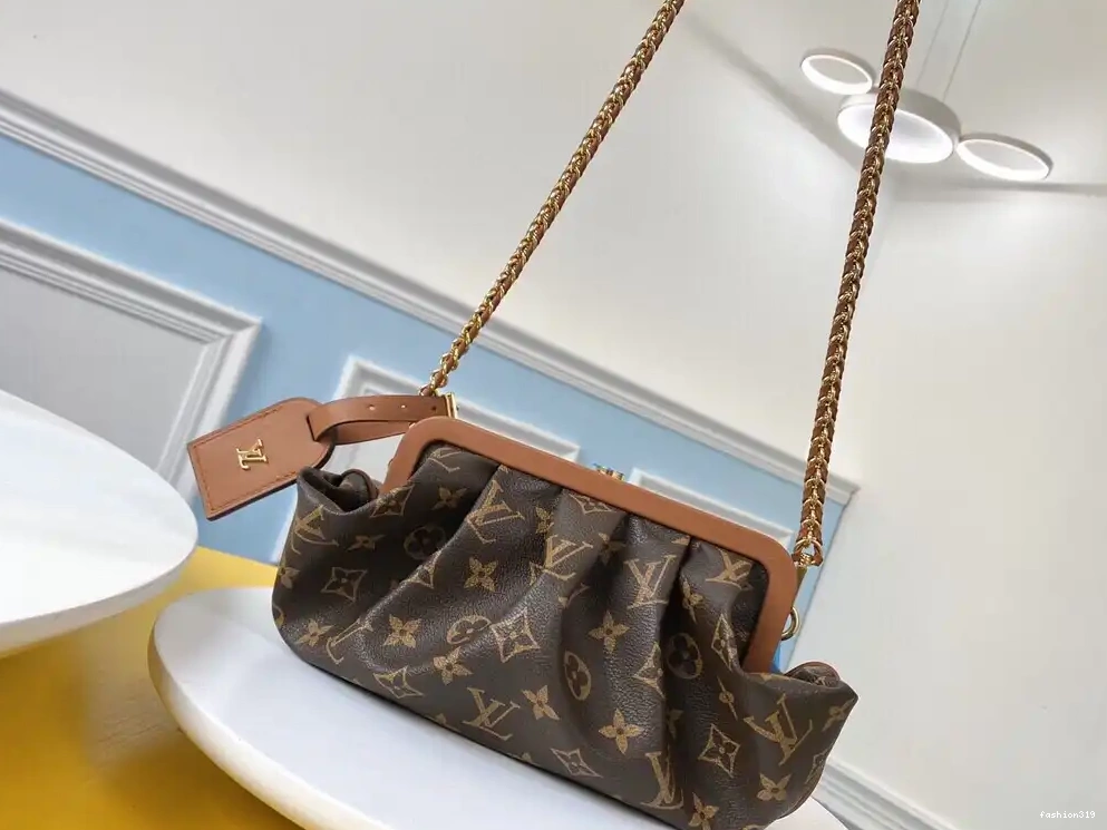 LOUIS EW BOURSICOT VUITTON 0321