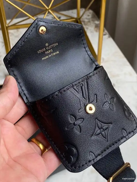 UTILITY LOUIS VUITTON CROSSBODY 0320