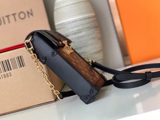 POCHETTE VERTICAL TRUNK VUITTON LOUIS 0316